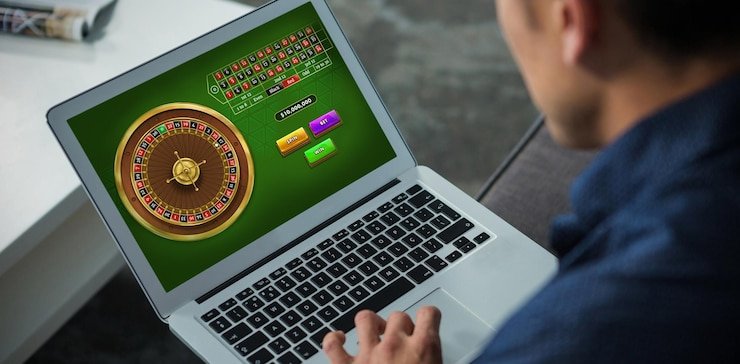 Roda Roulette berkualitas tinggi Roda Roulette berputar dengan bola di studio gresiktoto